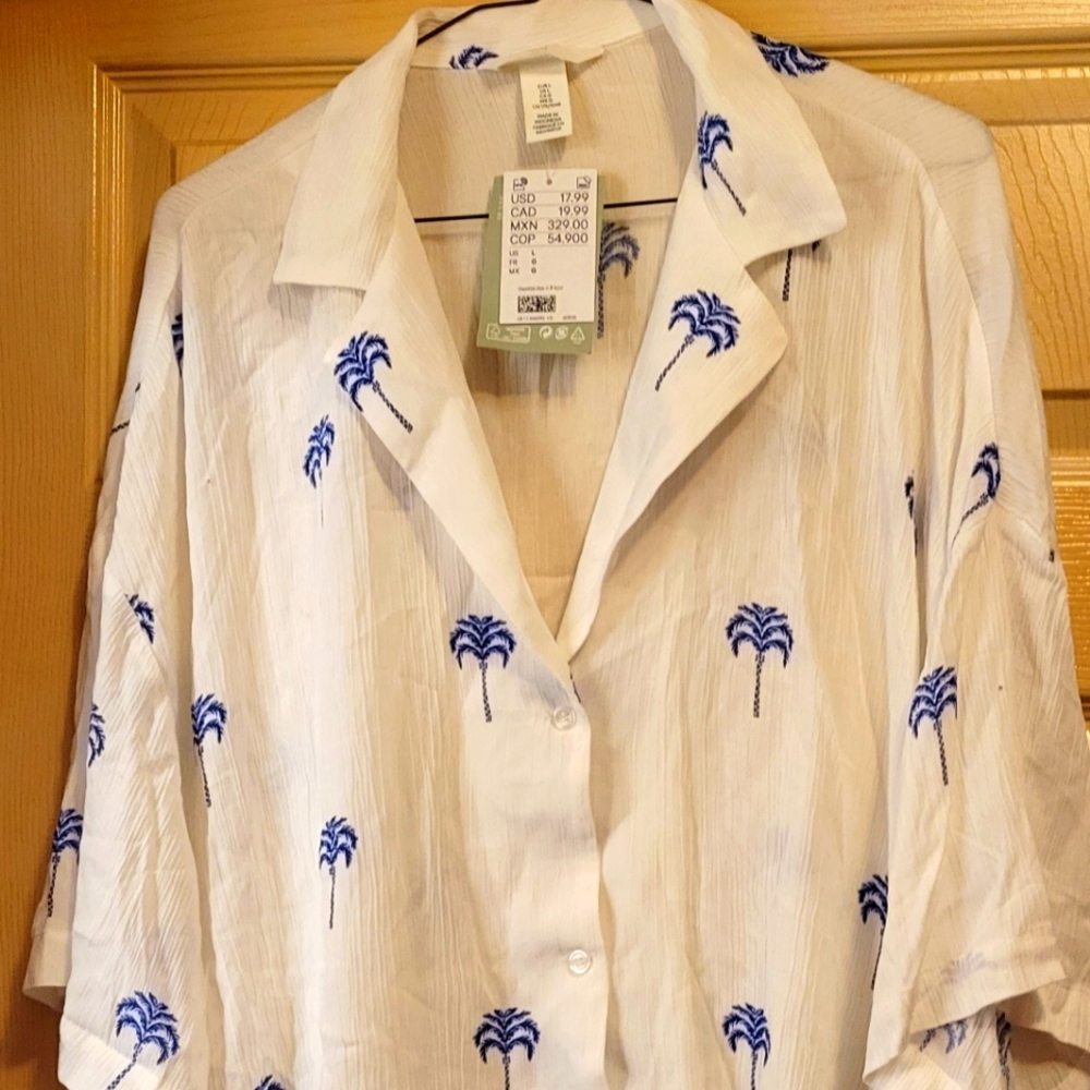 Womans H & M white with blue palm tree v neck button down top